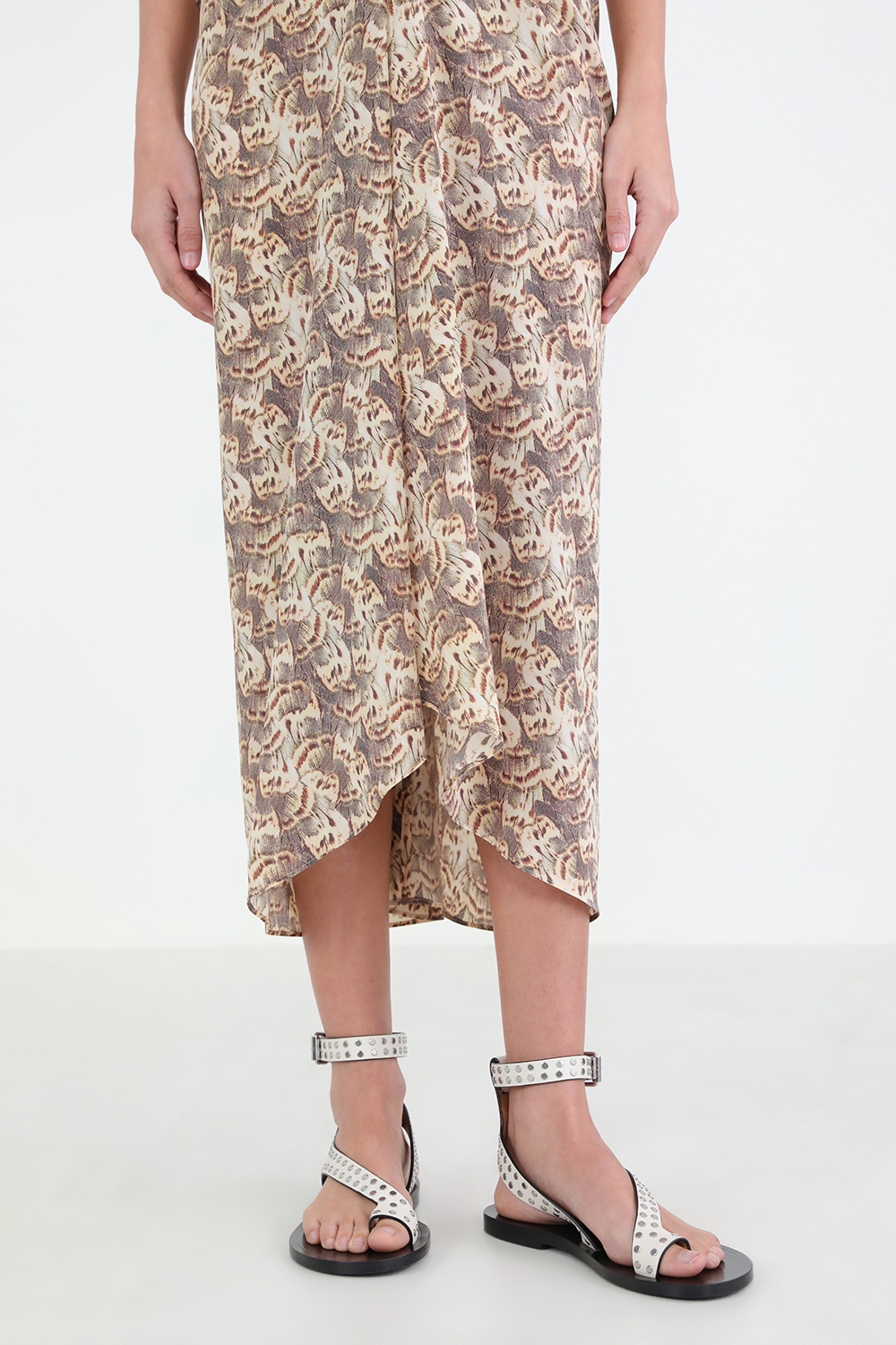 תמונת כל הלוק של סנדלי אצבע